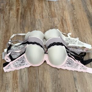 4 Victoria’s secret Bras 34DD